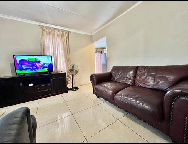 2 BEDROOM HOUSE FOR SALE IN GLENWOOD